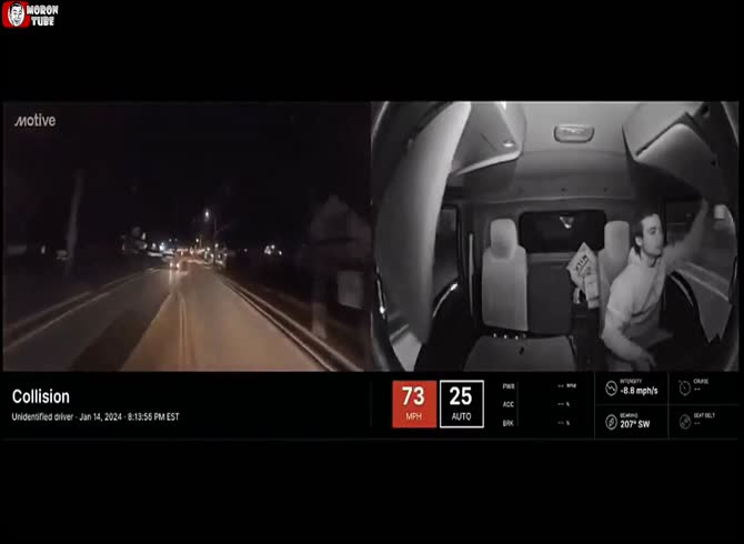 Video :He causes an accident while driving at a high pace without even grasping the wheel